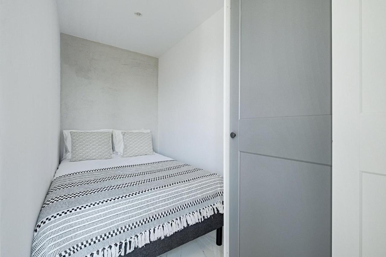 White Studio Next To Polin Polish Jews Musem วอร์ซอ ภายนอก รูปภาพ